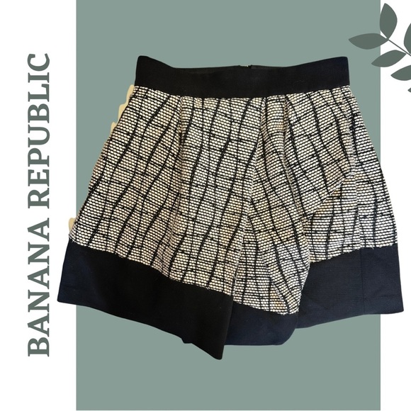 Banana Republic Black White Asymmetrical Faux Wrap Tweed Wide Band Hem Size 4 - Picture 7 of 10